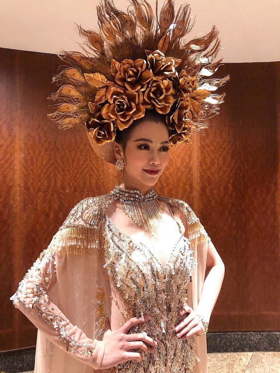 dai dien viet nam doat huy chuong vang trang phuc dan toc tai miss earth 2018