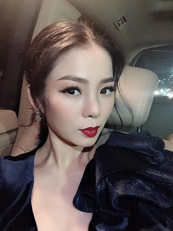 khuon mat khac la cua ca si le quyen sau khi thao sun mui vi hoai tu