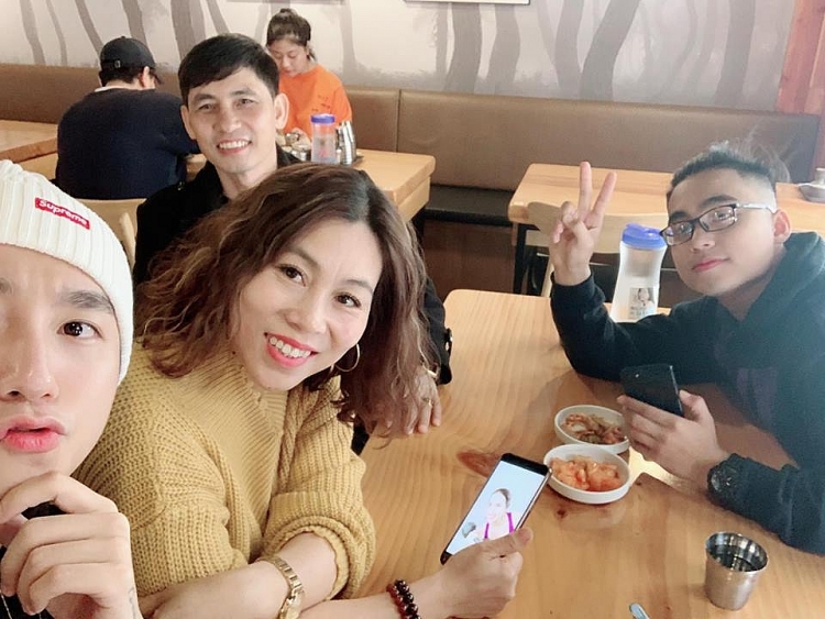 sao viet 2710 hoang thuy linh vuong nghi van chia tay vinh thuy