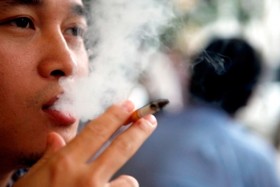 "Đánh mạnh" thuế tiêu thụ thuốc lá!