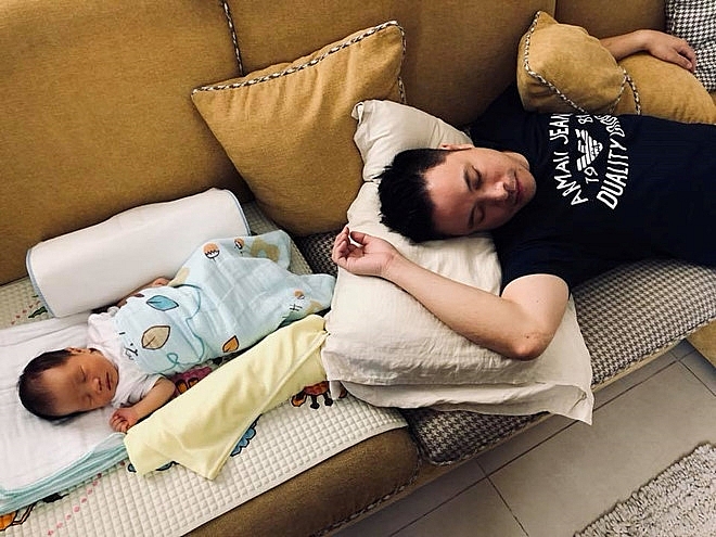 sao viet 1011 dao dien victor vu khoe con trai dau long