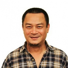 vo nsnd anh tu khoc nghen trong le tang chong