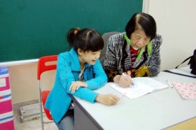 Bà hiệu trưởng 20 năm miệt mài với lớp học tình thương