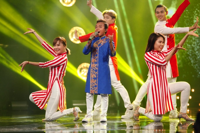 ho van cuong khong hat dan ca van dan dau