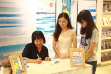 nha van tran nha thuy ra mat nhung dua tre mac zich