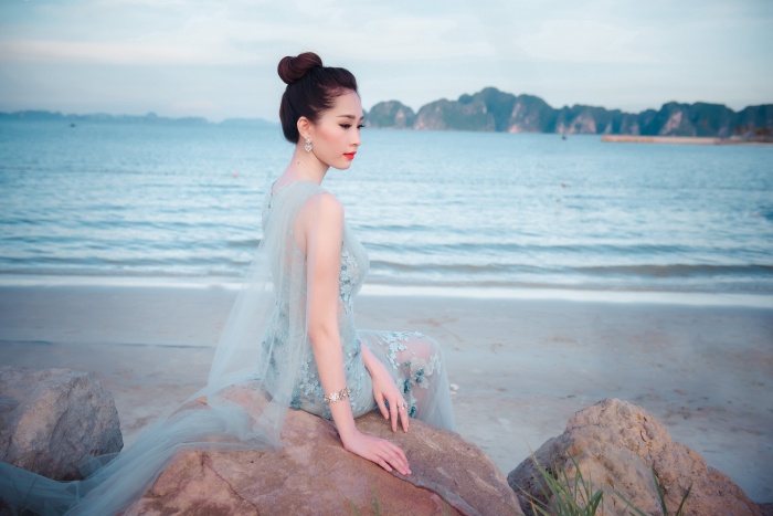 hoa hau dang thu thao hoa nu than truoc bien