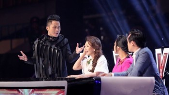 Giám khảo ‘Nhân tố bí ẩn’ tranh cãi vì tiết mục của thí sinh