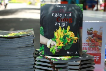 Siêu đầu bếp Alain Nghĩa ra mắt sách “Ngày mai cưng ăn gì?”