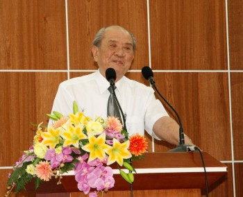 Trọn đời với nguồn sáng phương Nam
