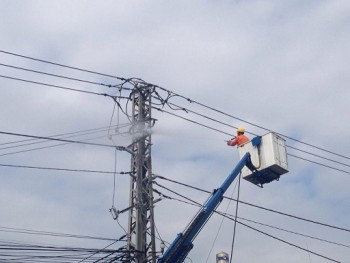 Làm lợi hơn 39.000kWh nhờ vệ sinh cách điện hotline