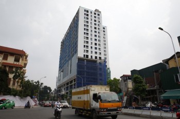 Hà Nội 'họp kín' bàn cách cắt ngọn tòa nhà 8B Lê Trực