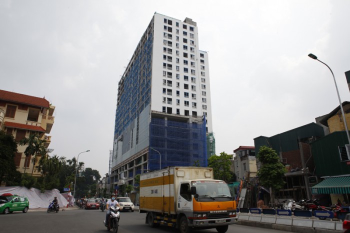 Hà Nội 'họp kín' bàn cách cắt ngọn tòa nhà 8B Lê Trực