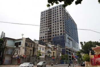 'Cắt ngọn' tòa nhà 8B Lê Trực hết gần 12 tỉ đồng