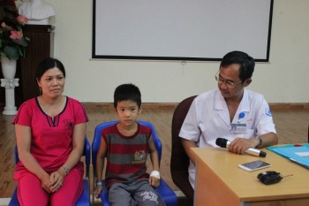 Đi chữa ho, phát hiện đầu bút bi trong đường thở