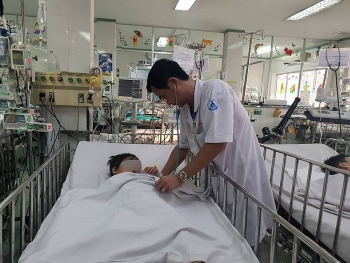 Cứu sống bệnh nhi bị ngưng tim, ngưng thở khi chơi thổi kèn