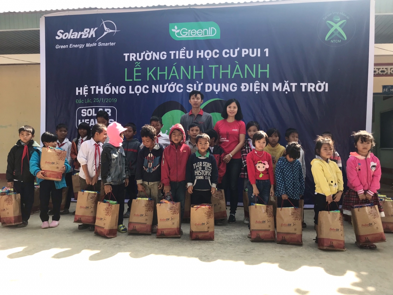 Trường Cư Pui 1 – Đắk Lắk được tài trợ hệ thống lọc nước sử dụng năng lượng mặt trời