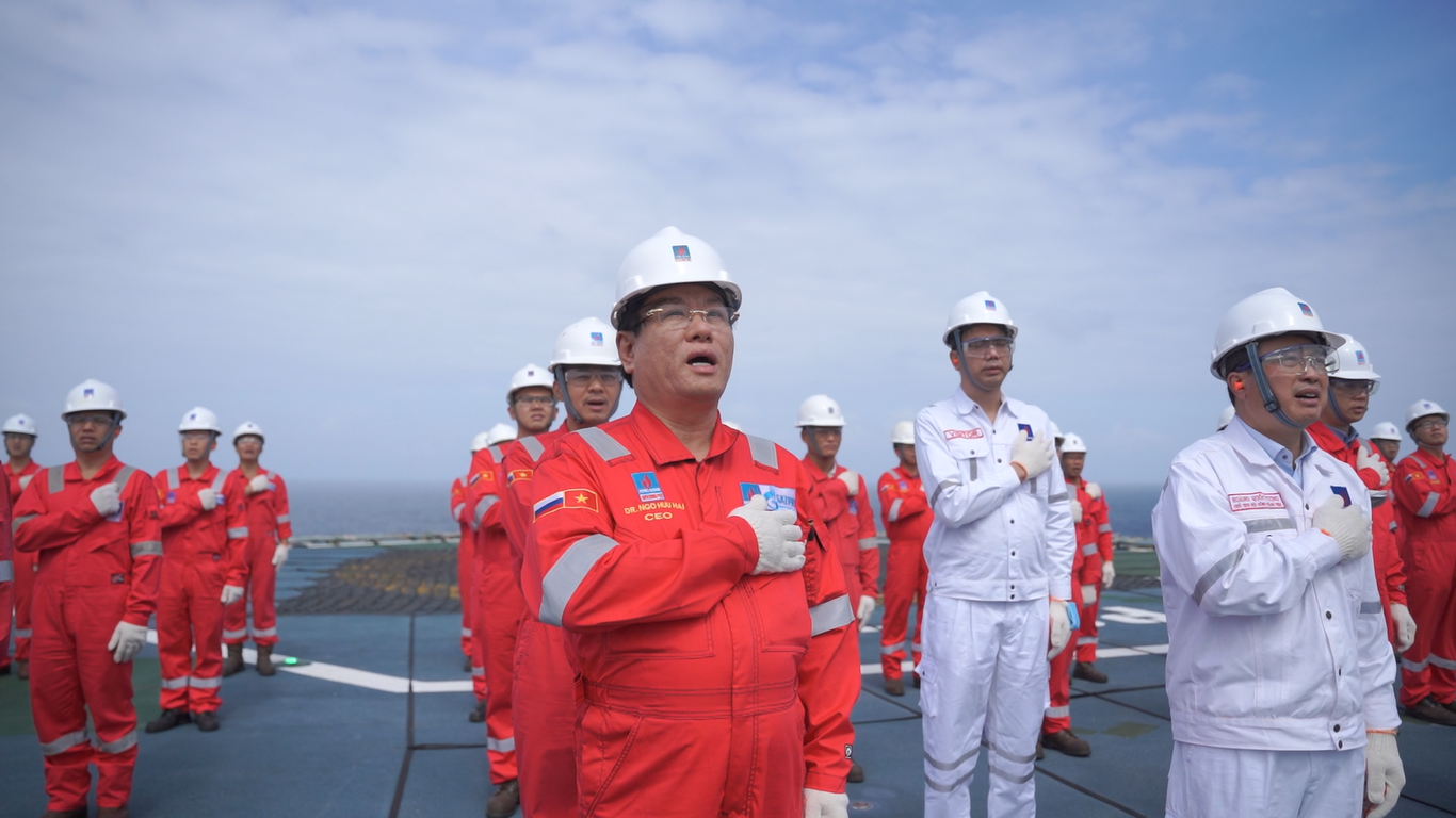 Xuân sớm trên giàn khai thác Hải Thạch - Mộc Tinh Xuân sớm trên giàn khai thác Hải Thạch - Mộc Tinh