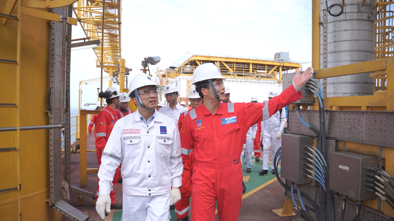 Xuân sớm trên giàn khai thác Hải Thạch - Mộc Tinh Xuân sớm trên giàn khai thác Hải Thạch - Mộc Tinh