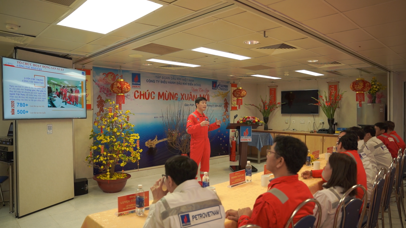 Xuân sớm trên giàn khai thác Hải Thạch - Mộc Tinh Xuân sớm trên giàn khai thác Hải Thạch - Mộc Tinh