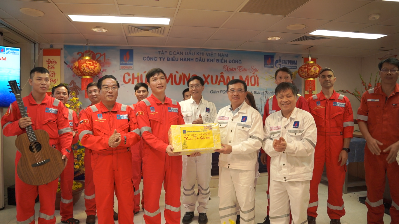 Xuân sớm trên giàn khai thác Hải Thạch - Mộc Tinh Xuân sớm trên giàn khai thác Hải Thạch - Mộc Tinh