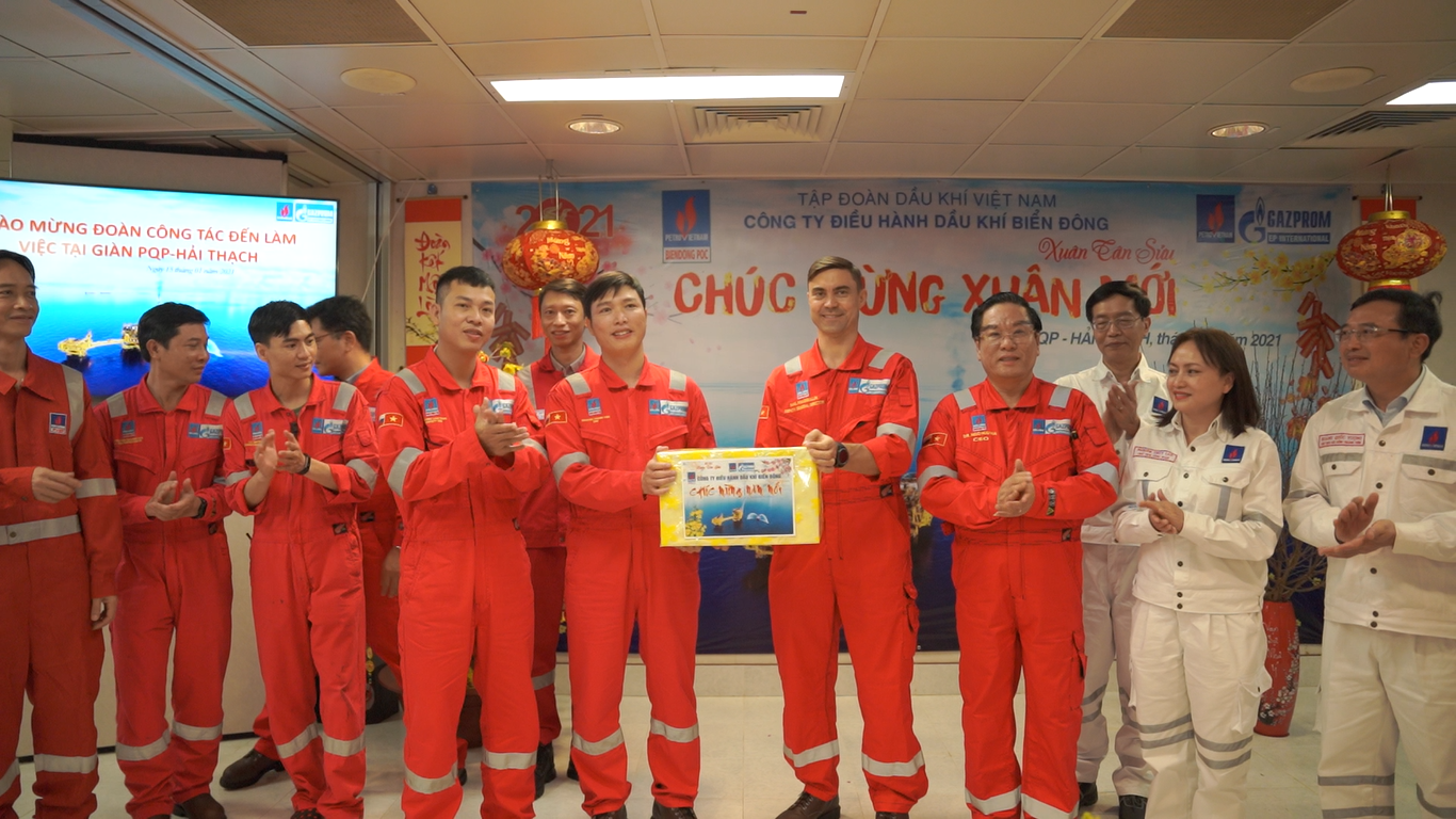 Xuân sớm trên giàn khai thác Hải Thạch - Mộc Tinh Xuân sớm trên giàn khai thác Hải Thạch - Mộc Tinh