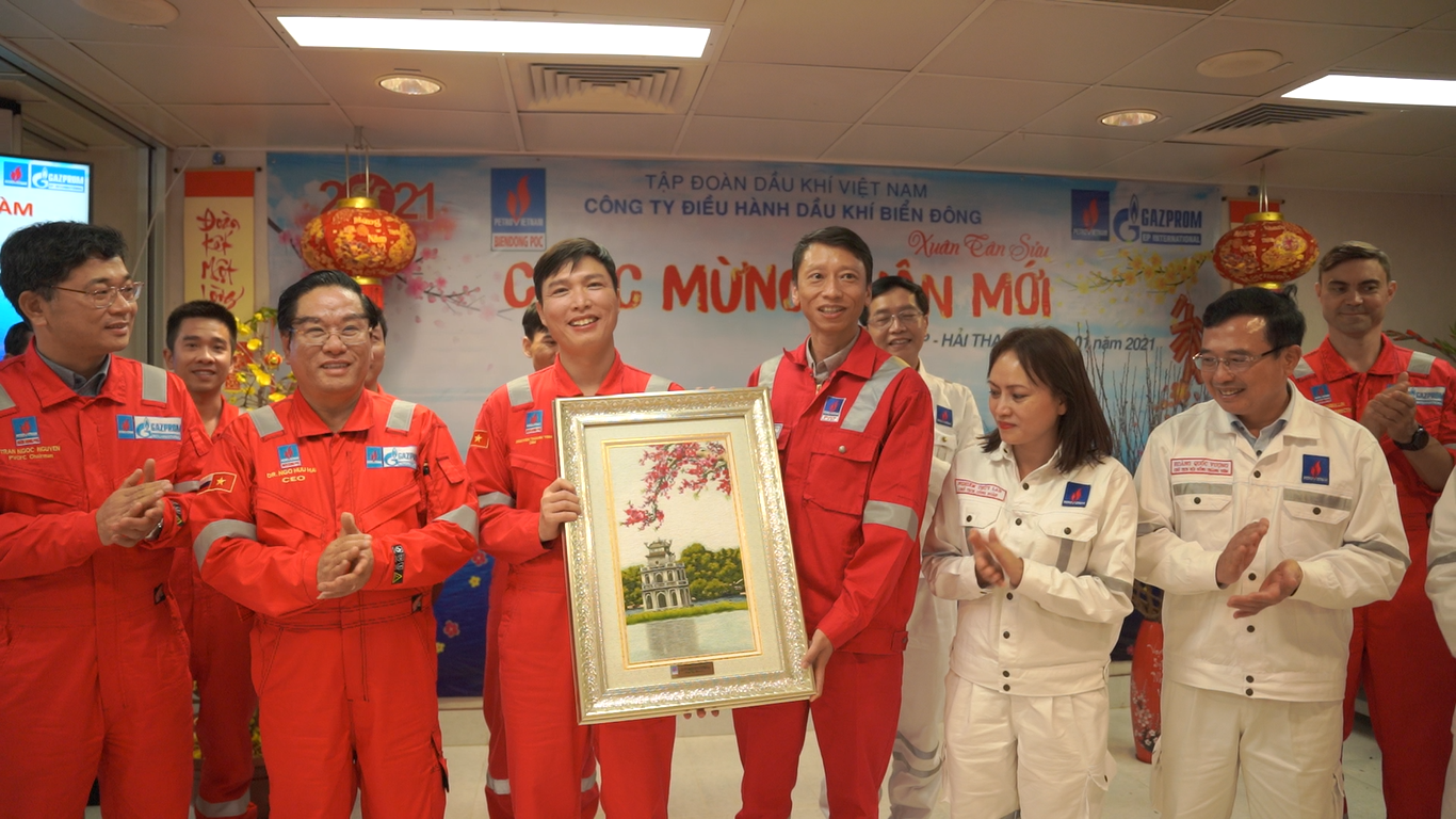 Xuân sớm trên giàn khai thác Hải Thạch - Mộc Tinh Xuân sớm trên giàn khai thác Hải Thạch - Mộc Tinh