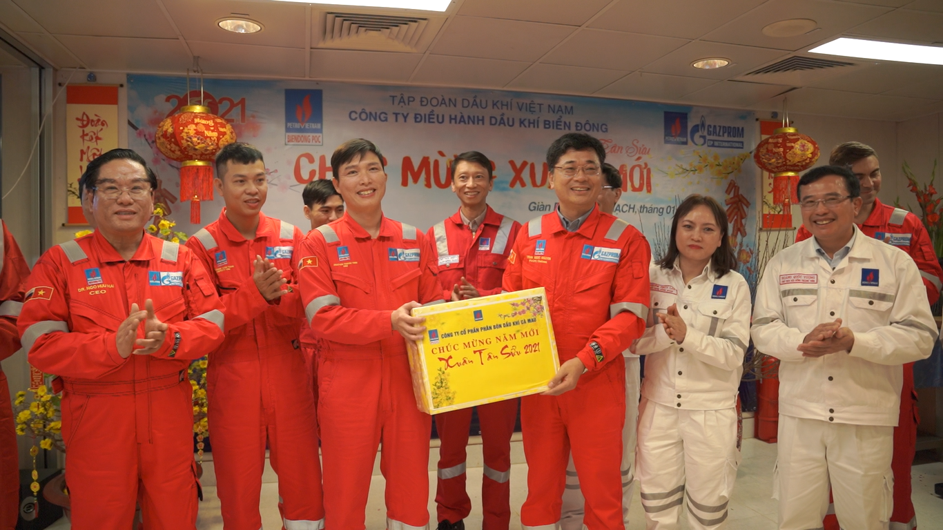 Xuân sớm trên giàn khai thác Hải Thạch - Mộc Tinh Xuân sớm trên giàn khai thác Hải Thạch - Mộc Tinh