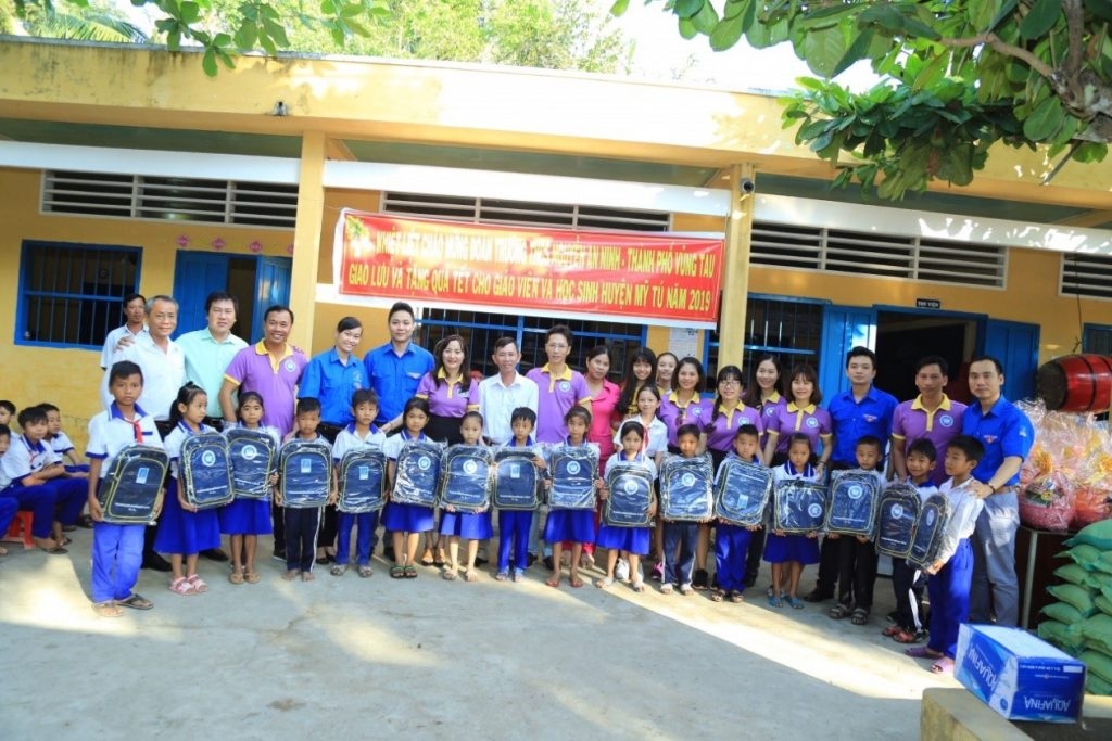 doan thanh nien ptsc long phu voi chuong trinh xuan yeu thuong 2019