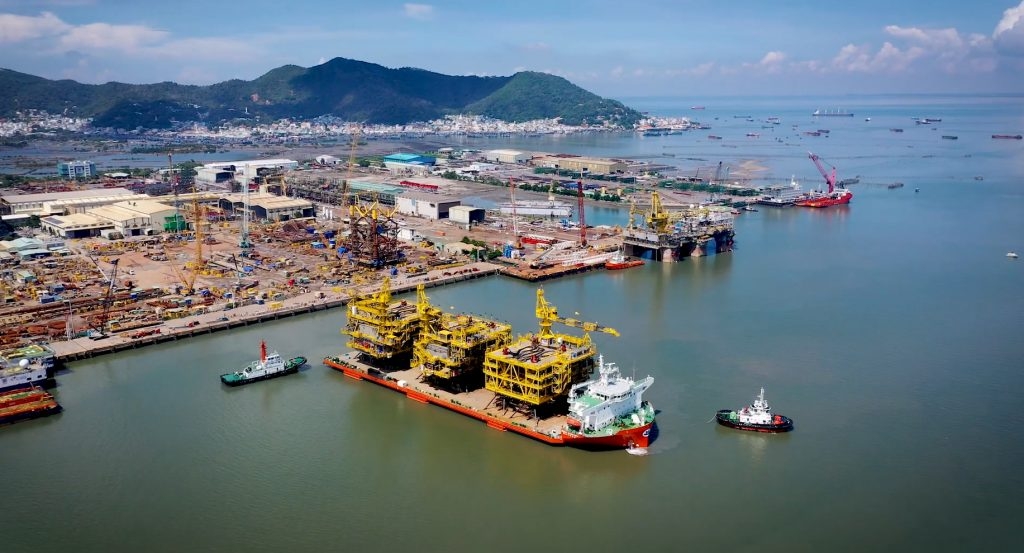 Hạ thủy, vận chuyển và bàn giao các hạng mục chế tạo thuộc dự án GLF cho Chủ đầu tư