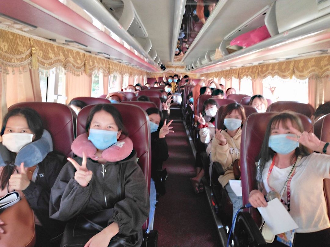 Các bạn sinh viên trên hành trình về quê đón Tết