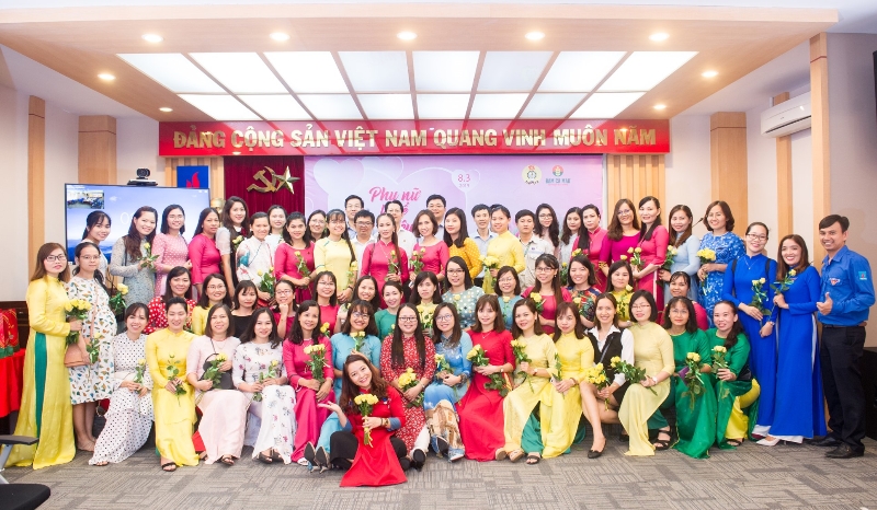 dam ca mau hop mat nu can bo nhan vien nhan ngay quoc te phu nu