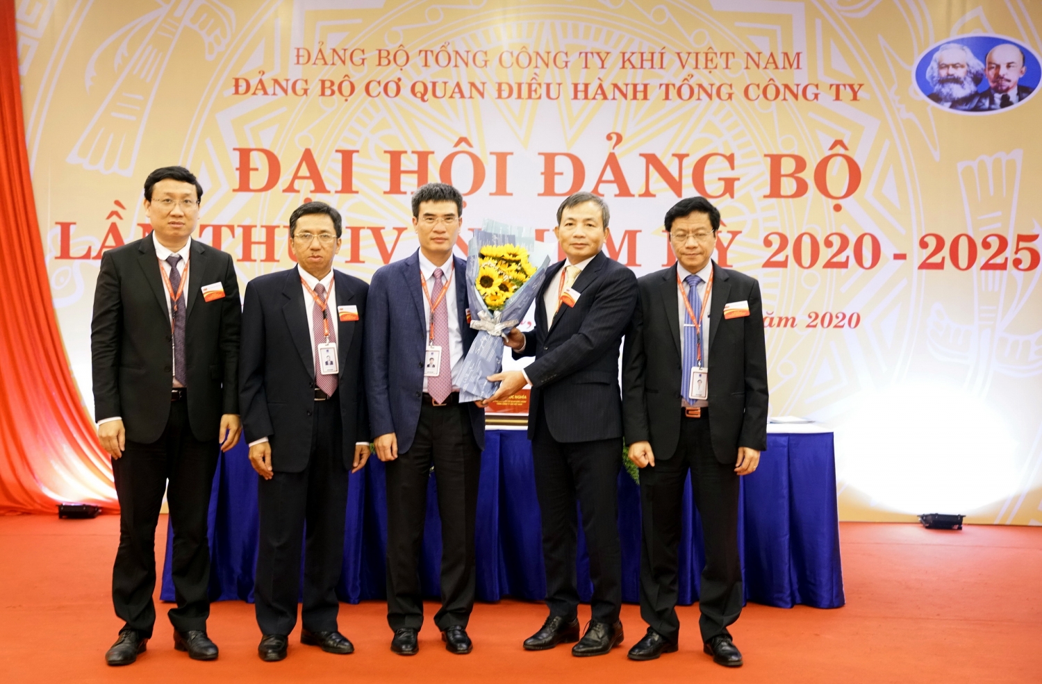 hoan thanh xuat sac nhiem vu