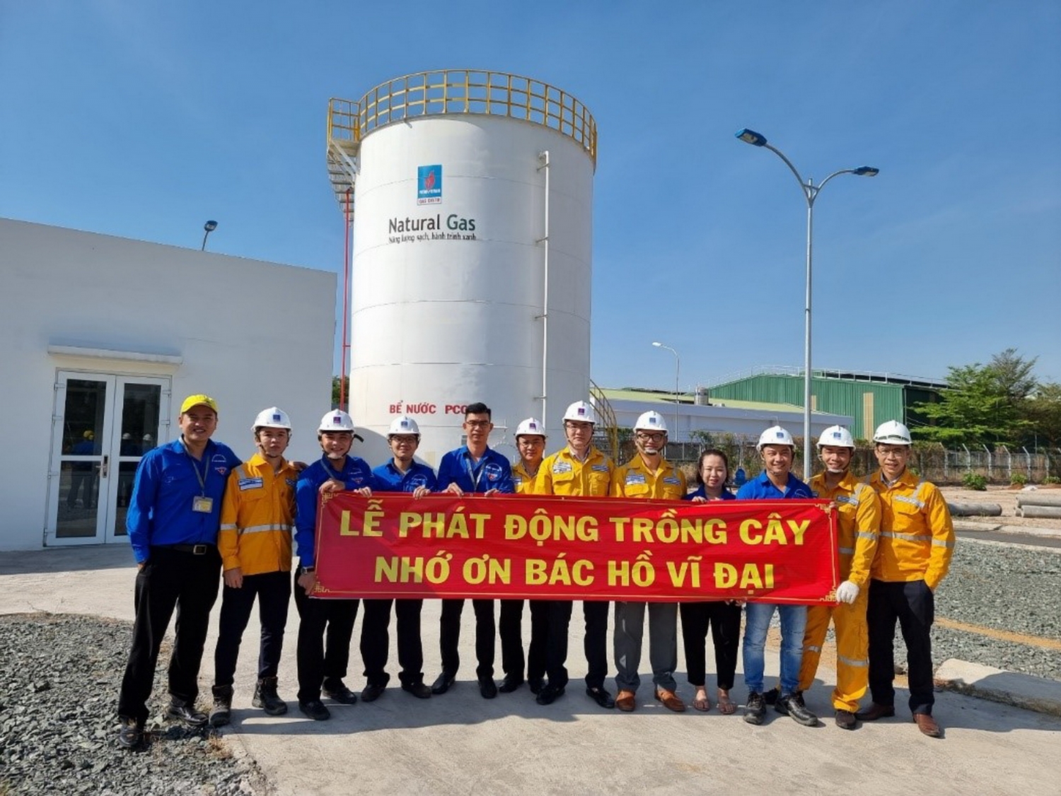 chương trình “Trồng cây nhớ ơn Bác Hồ vĩ đại” 