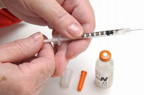 nguy hiem tinh mang vi dung sai bom tiem insulin
