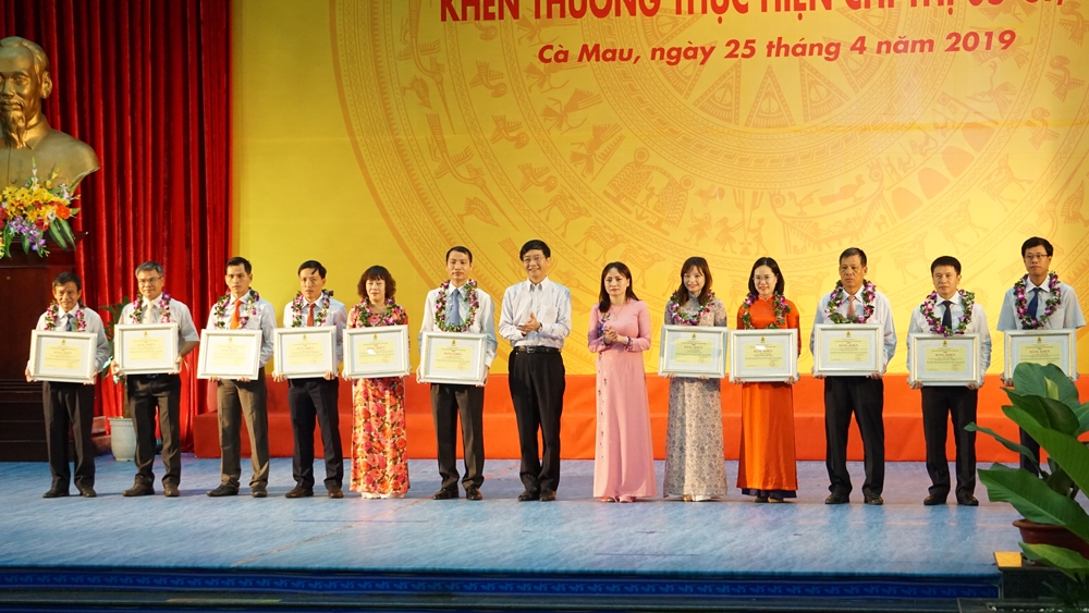 cd dkvn phat dong thang cong nhan va tuyen duong nguoi lao dong tieu bieu