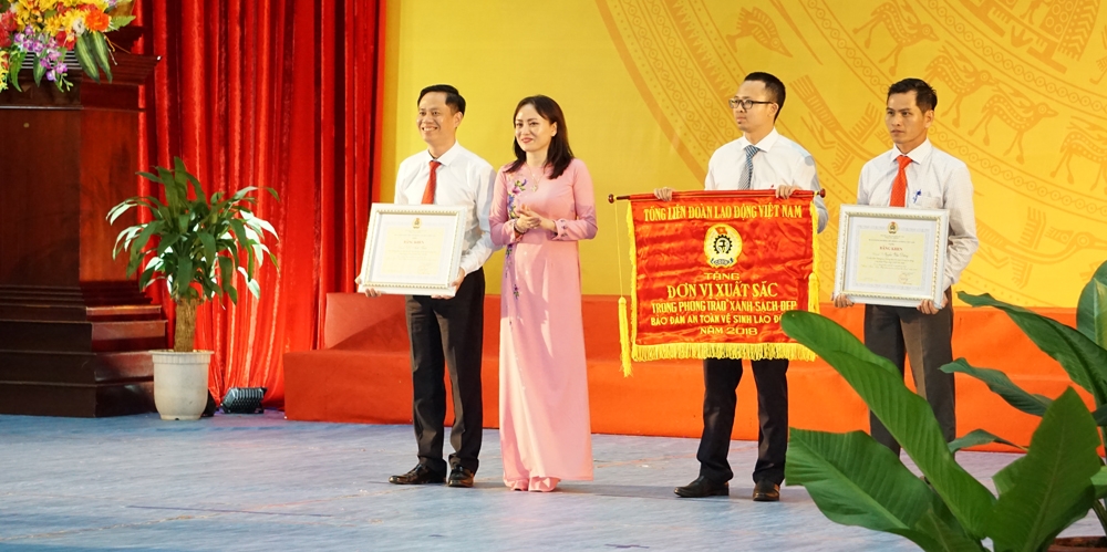 cd dkvn phat dong thang cong nhan va tuyen duong nguoi lao dong tieu bieu