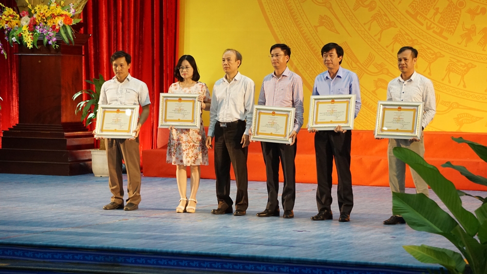 cd dkvn phat dong thang cong nhan va tuyen duong nguoi lao dong tieu bieu