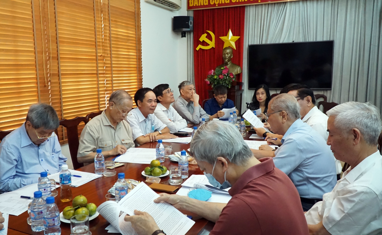 Các đại biểu tham dự cuộc họp