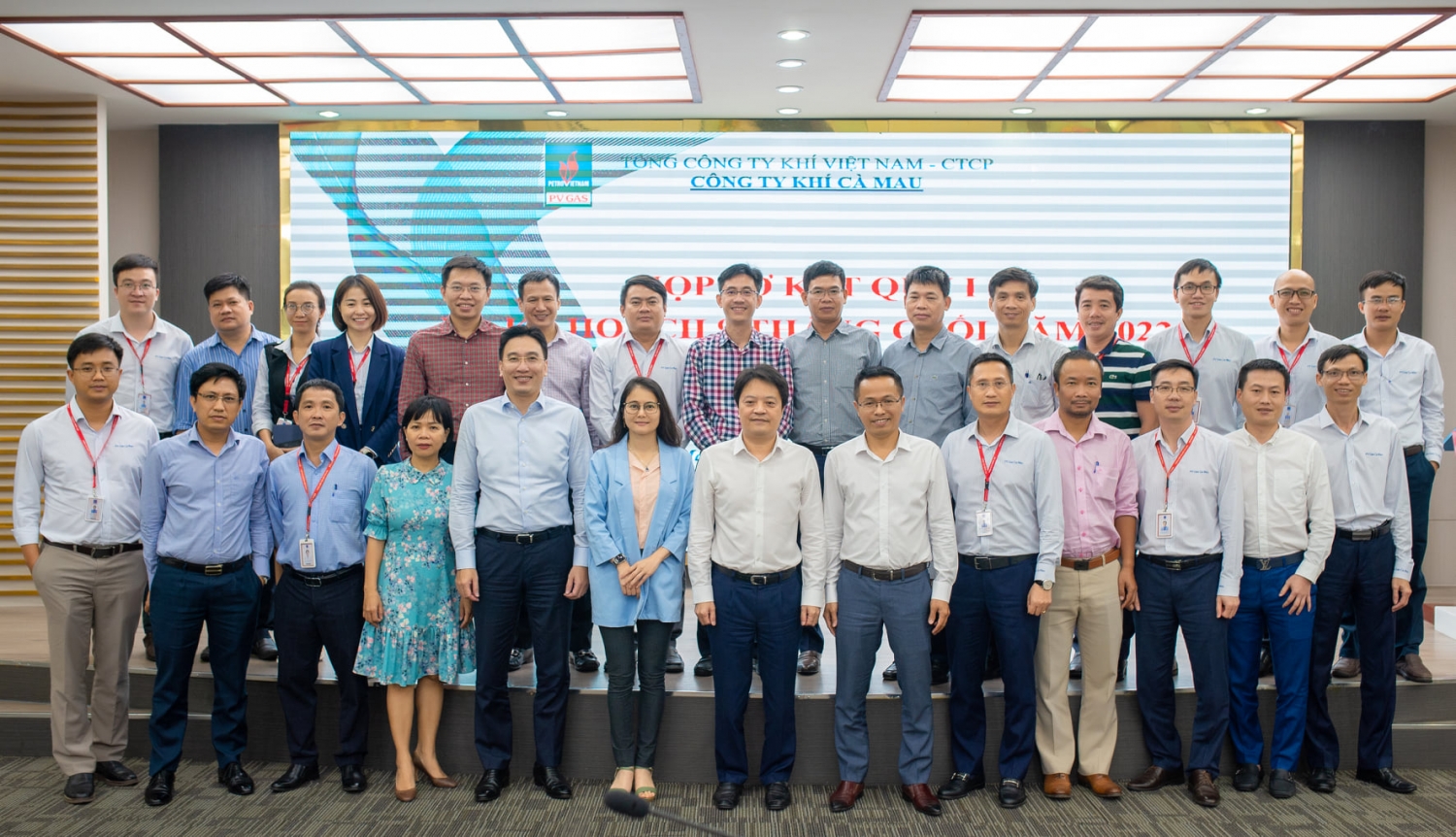 Các đại biểu tham dự buổi làm việc