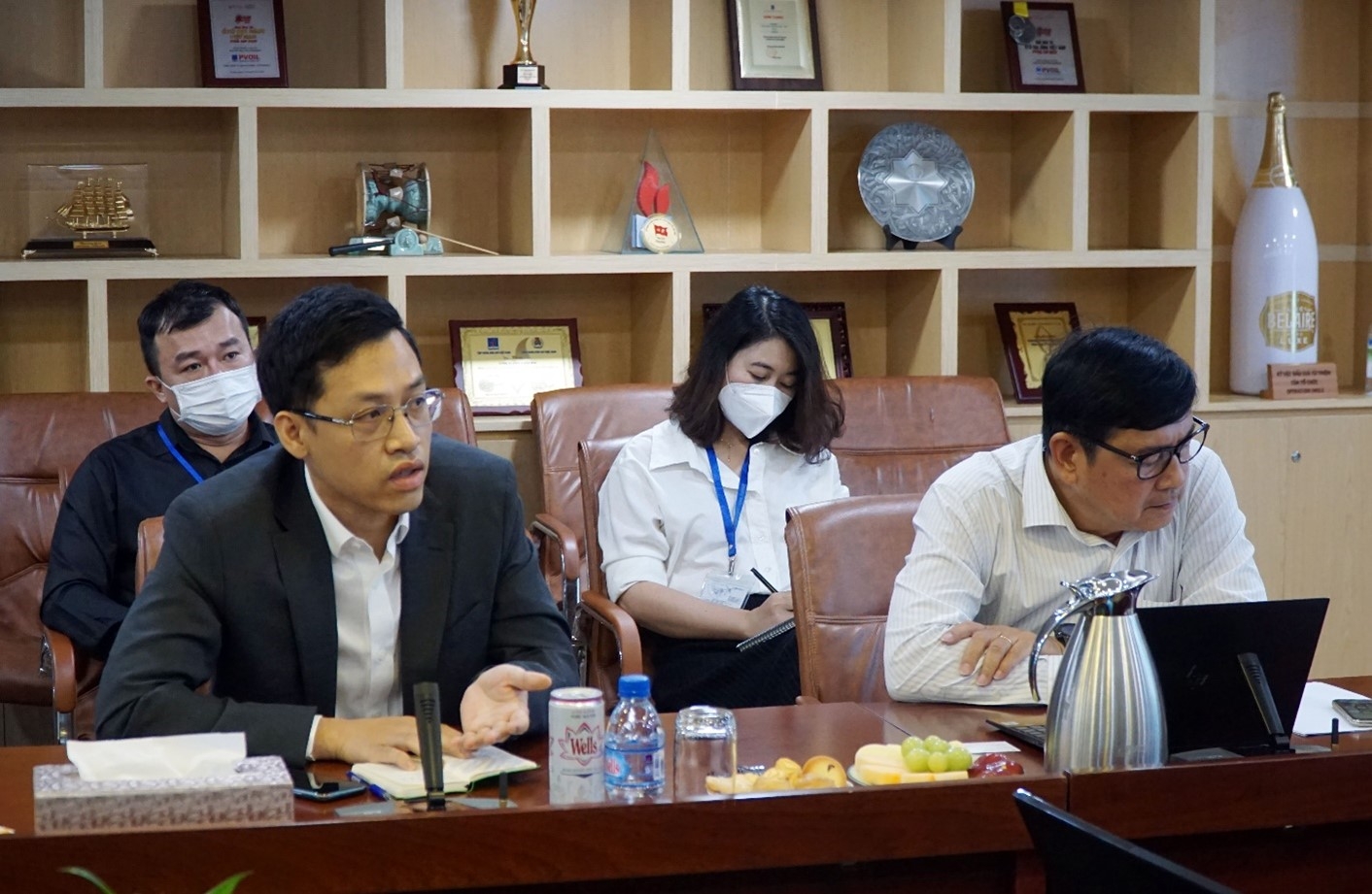 Nhiều vấn đề