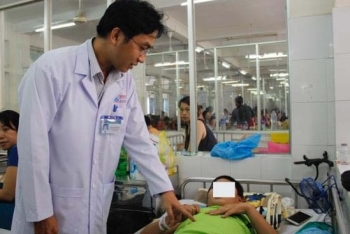 Cấp cứu kịp thời bệnh nhi bị ngã liệt hai chân
