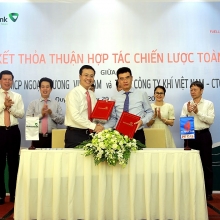 tra 355 trieu dongnhan vien von hoa vietcombank phinh to hon 4300 ty dong