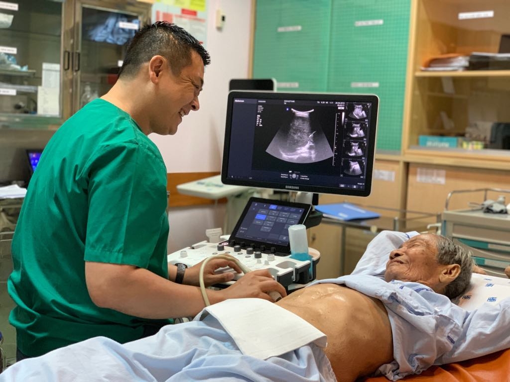 Thách thức trong điều trị ung thư gan cho người cao tuổi