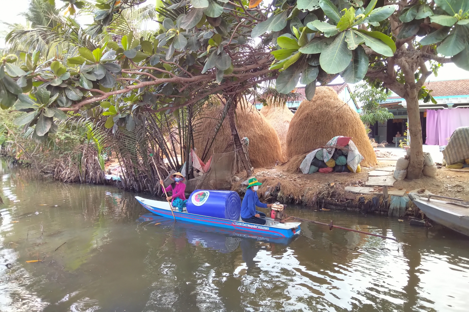 dam ca mau tang 50 bon chua nuoc giup nhan dan ben tre vuot han man
