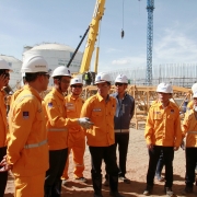 cong nghiep lng dang doi mat voi khung hoang