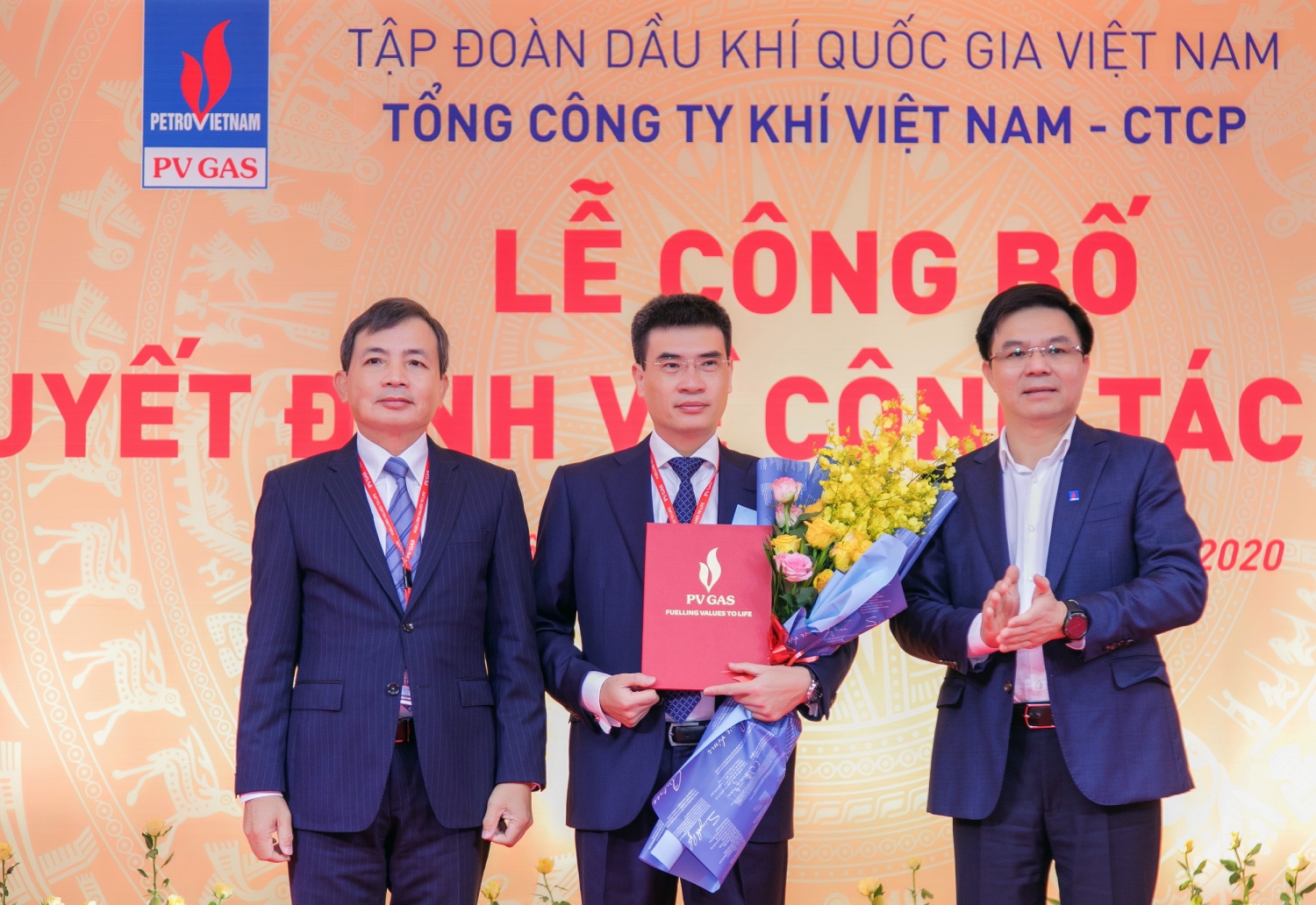 pv gas to chuc le cong bo quyet dinh ve cong tac can bo