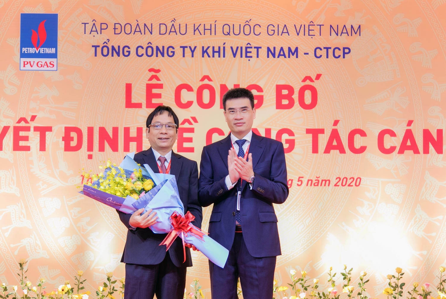 pv gas to chuc le cong bo quyet dinh ve cong tac can bo