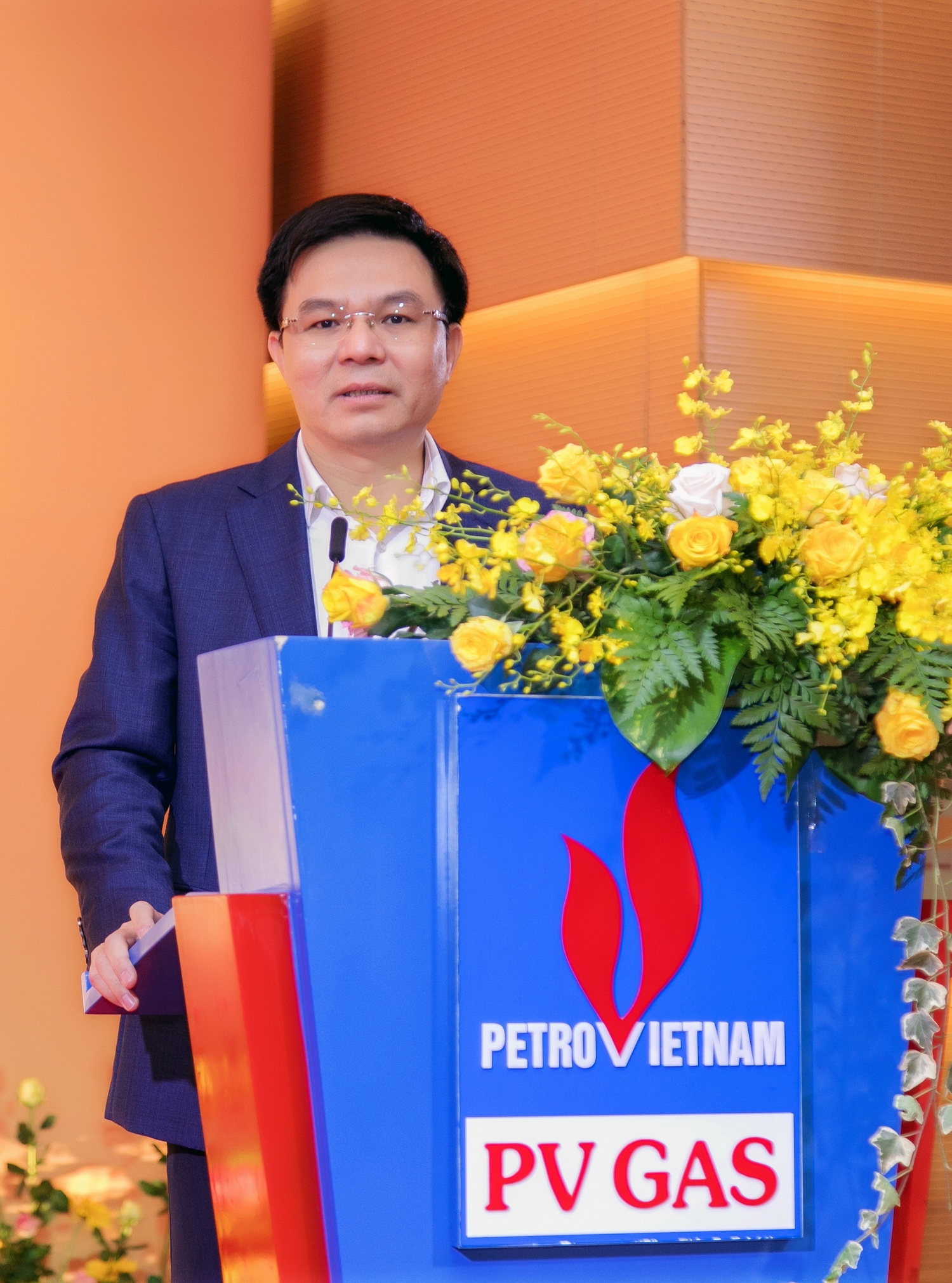 pv gas to chuc le cong bo quyet dinh ve cong tac can bo