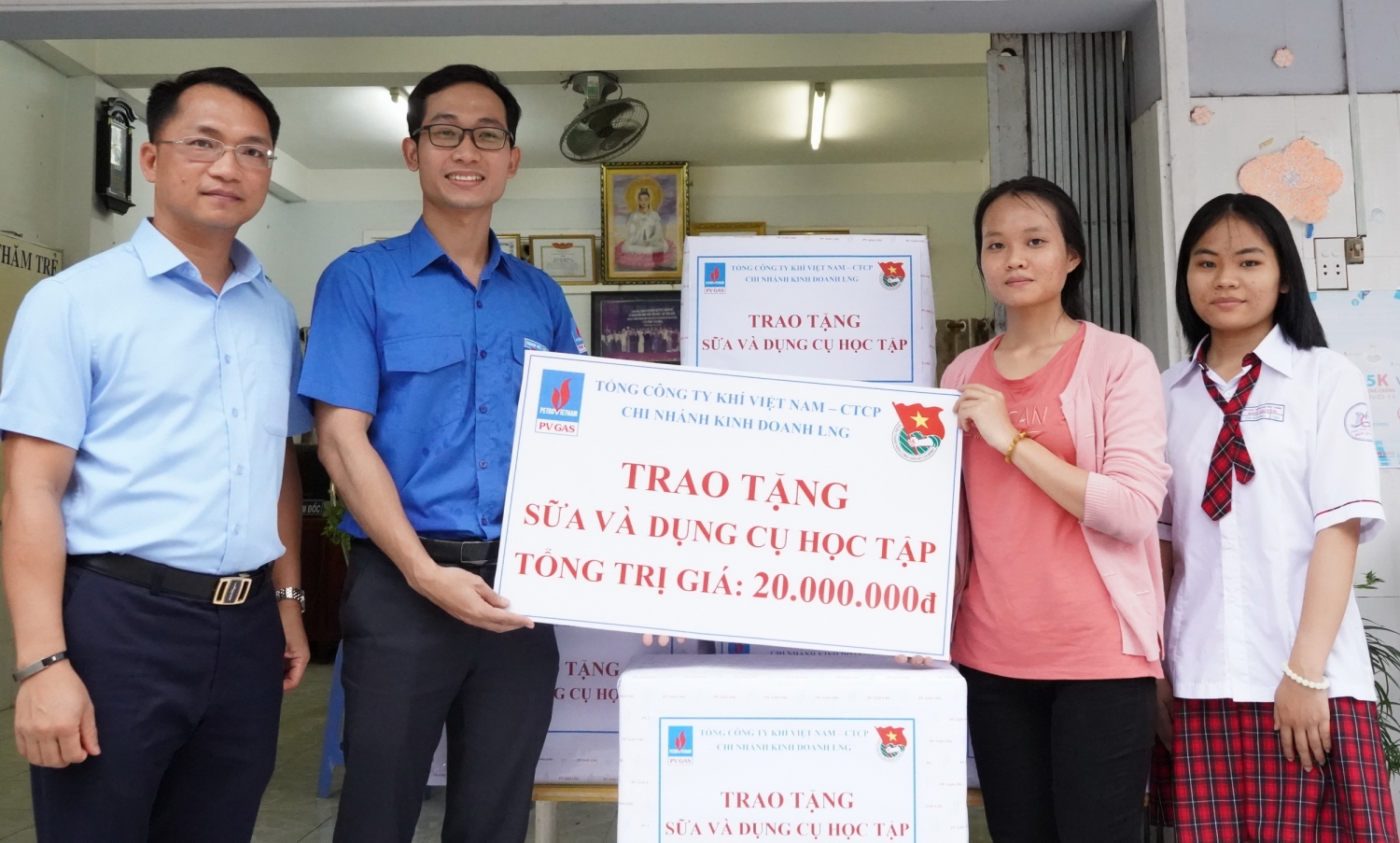  Đoàn Thanh niên PVGAS LNG thăm và tặng quà trẻ mồ côi tại Nhà Bè, HCM