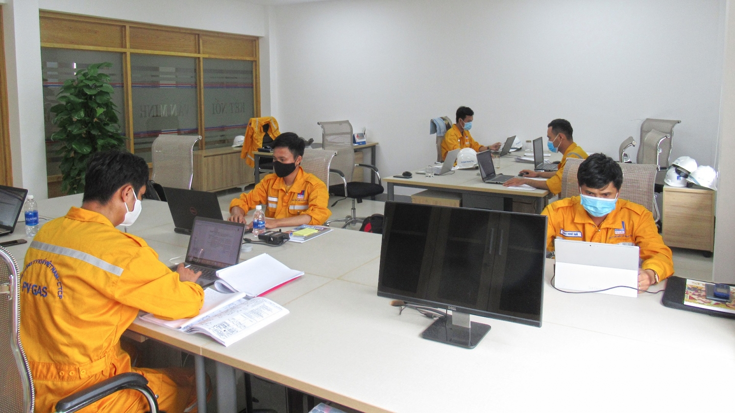 Công tác làm hồ sơ xe bồn và đánh giá kíp VH được đưa ra phía ngoài PĐK Công tác làm hồ sơ xe bồn và đánh giá kíp VH được đưa ra phía ngoài PĐK